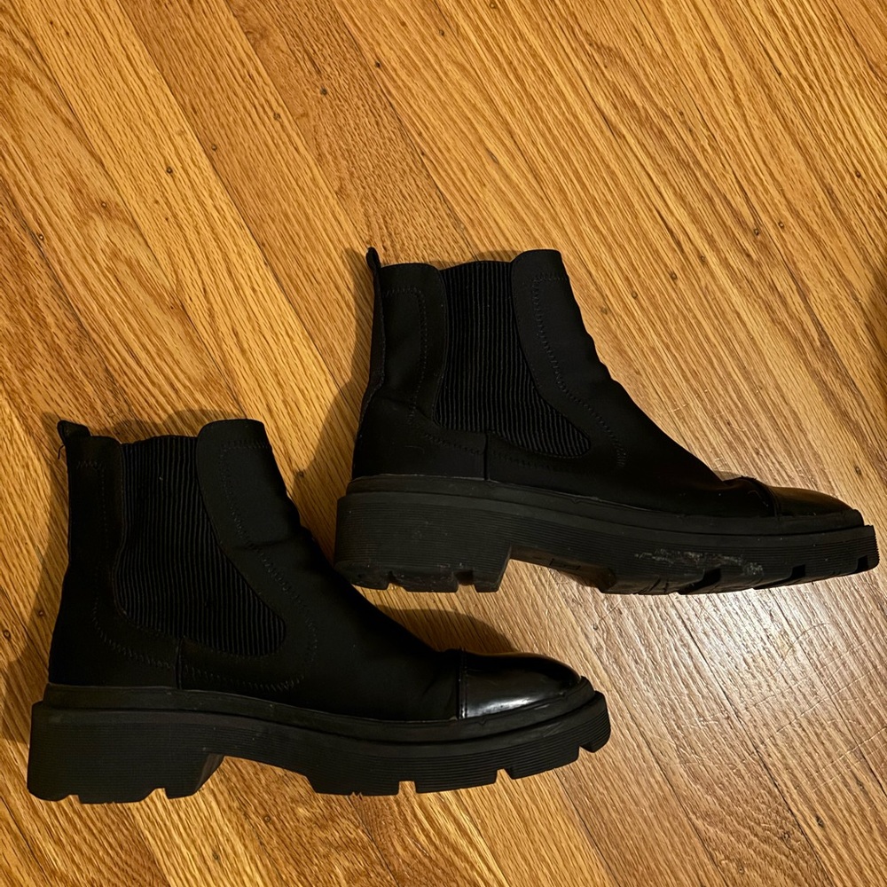 Zara’s sole boots - black